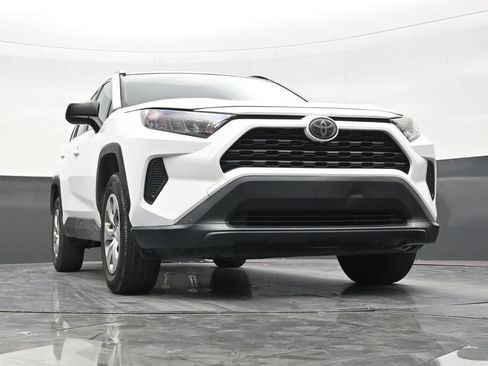 Used 2020 Toyota RAV4 LE FWD image 26