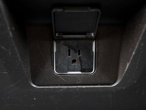 Used 2021 Chevrolet Suburban Z71 w/ Z71 Off-Road Package image 34