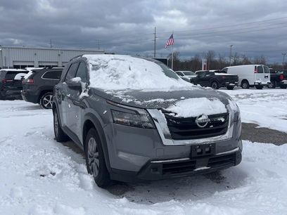 Used 2025 Nissan Pathfinder SV