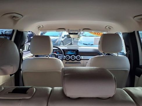 Used 2023 Mercedes-Benz EQB 300 4MATIC image 50