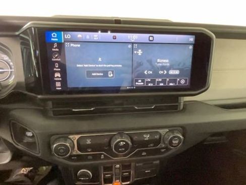 Used 2024 Jeep Wrangler Unlimited AWD/4WD image 33