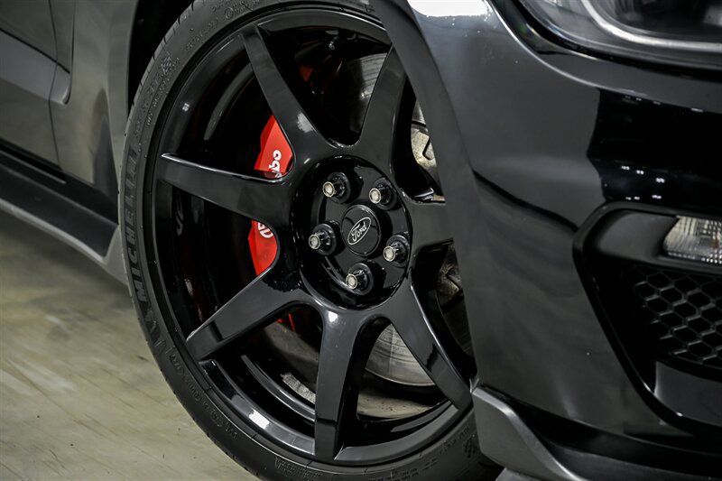 Used 2019 Ford Mustang Shelby GT350R w/ GT350R Equipment Group 920A RWD image 3