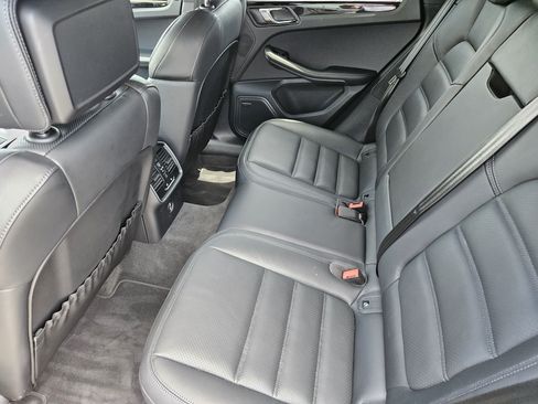 Certified 2026 Porsche Macan AWD/4WD image 28
