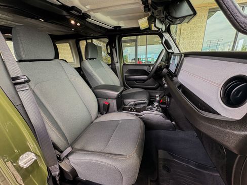Used 2024 Jeep Wrangler Willys image 19