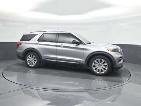 Used 2021 Ford Explorer Limited w/ Equipment Group 301A RWD image 11