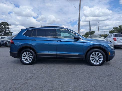 Used 2018 Volkswagen Tiguan SE w/ Panoramic Sunroof Package image 4