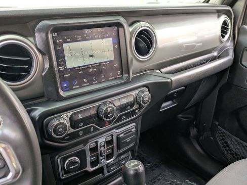 Used 2023 Jeep Wrangler Unlimited Sahara AWD/4WD image 15