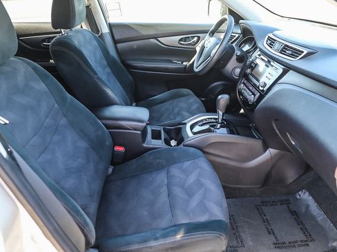 Used 2016 Nissan Rogue SV FWD image 16