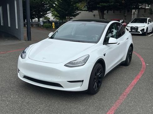Used 2021 Tesla Model Y Long Range AWD/4WD image 3