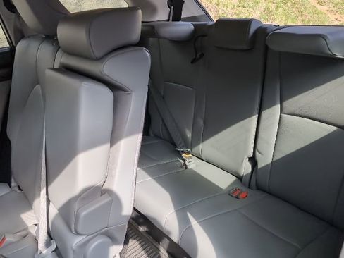 Used 2023 Toyota Highlander Limited image 31
