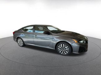 Used 2025 Nissan Altima 2.5 SV FWD video 2