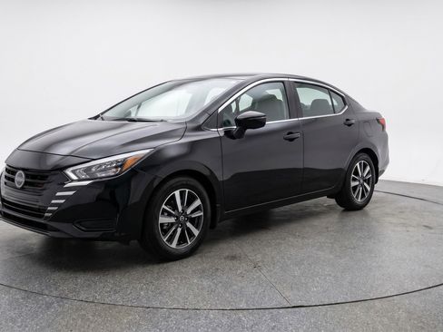 Used 2025 Nissan Versa SV FWD image 3