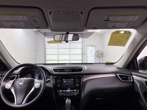 Used 2016 Nissan Rogue SV FWD image 24