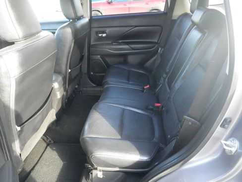 Used 2017 Mitsubishi Outlander SEL image 25