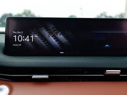 Used 2022 Genesis GV70 2.5T w/ Advanced Package image 41