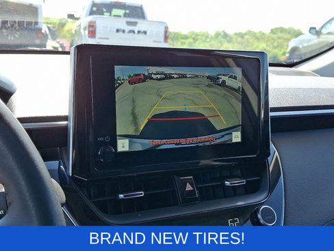 Used 2024 Toyota Corolla Cross XLE w/ Convenience Package AWD/4WD image 21