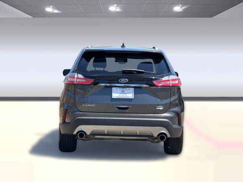 Used 2019 Ford Edge SEL w/ Equipment Group 201A FWD image 9