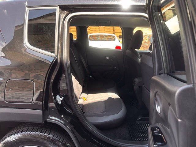 Used 2023 Jeep Renegade Latitude AWD/4WD image 17