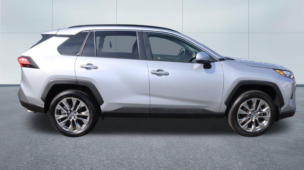 Used 2025 Toyota RAV4 Limited w/ Advanced Technology Package AWD/4WD image 9