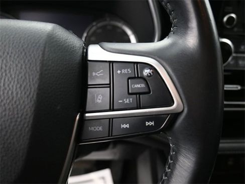 Used 2022 Toyota Highlander XLE image 13