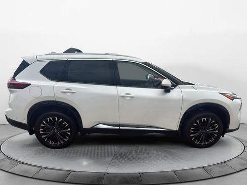 Used 2025 Nissan Rogue Platinum FWD image 2