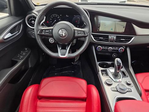 Used 2025 Alfa Romeo Giulia AWD w/ Veloce Package AWD image 9