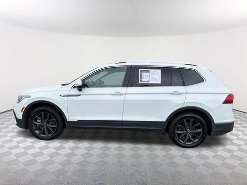 Used 2022 Volkswagen Tiguan SE w/ Panoramic Sunroof Package FWD image 8