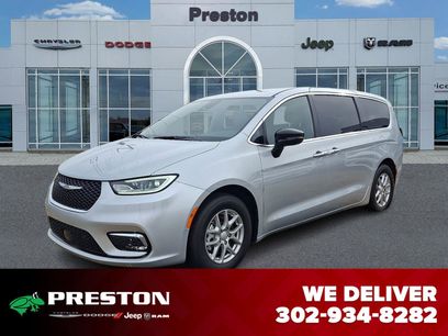 New 2026 Chrysler Pacifica Select