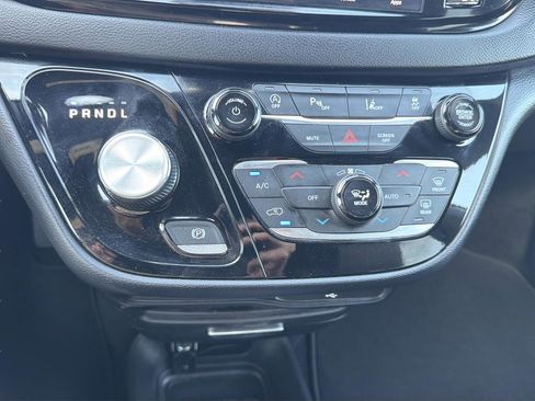 Used 2026 Chrysler Pacifica Select FWD image 25