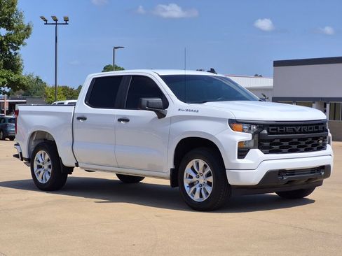 Used 2022 Chevrolet Silverado 1500 Custom RWD image 3