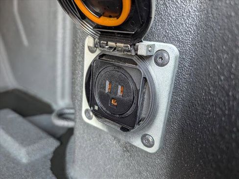 Used 2022 Chevrolet Silverado 1500 ZR2 w/ Technology Package image 22