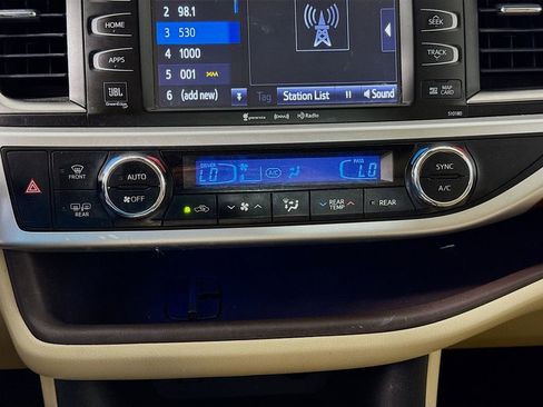 Used 2018 Toyota Highlander Limited image 16