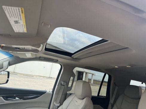 Used 2018 Cadillac Escalade Luxury image 19