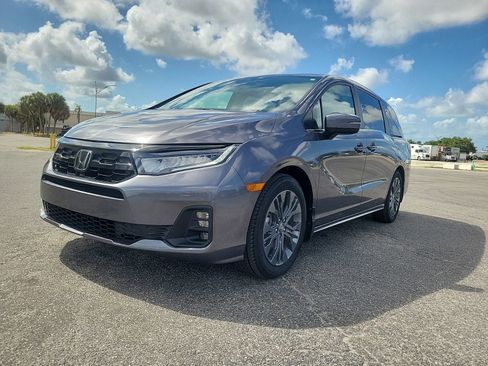 Used 2025 Honda Odyssey Touring image 2
