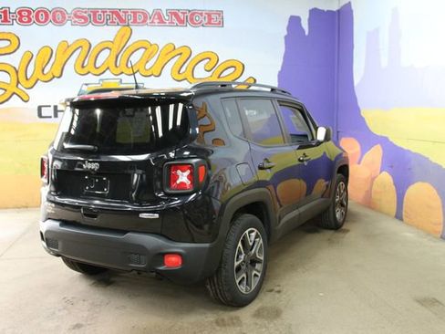 Used 2018 Jeep Renegade Latitude w/ Cold Weather Group AWD/4WD image 4