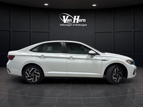 Used 2023 Volkswagen Jetta SEL FWD image 8