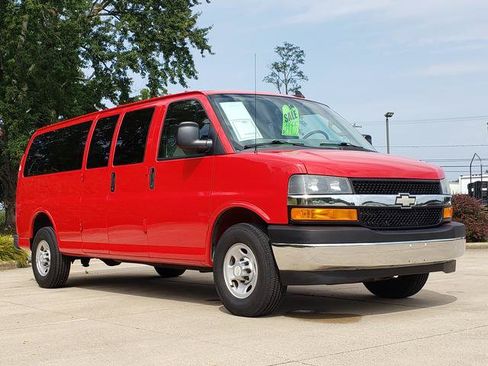 Used 2017 Chevrolet Express 3500 LT w/ LT Preferred Equipment Group RWD image 8