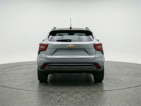 Used 2025 Chevrolet Trax LT FWD image 6