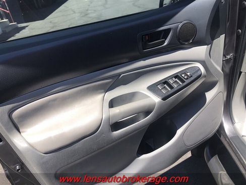 Used 2015 Toyota Tacoma PreRunner w/ Convenience Package RWD image 9