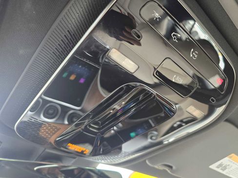 Used 2025 Mercedes-Benz C 300 4MATIC Sedan image 34