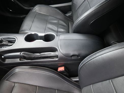 Used 2020 Ford Mustang Premium image 9