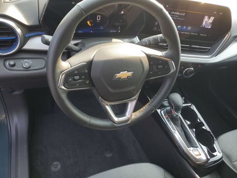 Used 2025 Chevrolet Trax LT w/ Driver Confidence Package FWD image 17