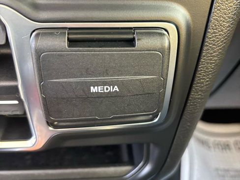 Used 2018 Jeep Wrangler Unlimited Sahara AWD/4WD image 30