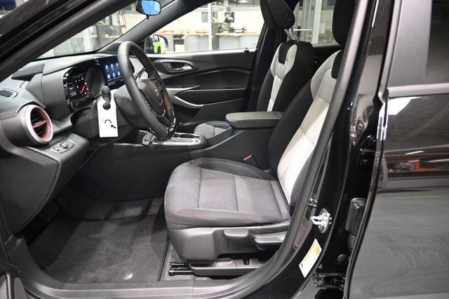 New 2026 Chevrolet Trax RS w/ Sunroof Package FWD image 9