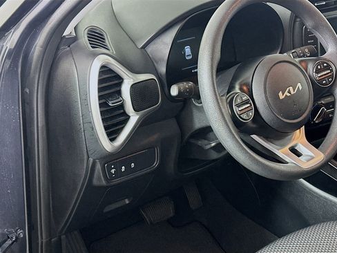 Used 2025 Kia Soul LX w/ LX Technology Package image 17