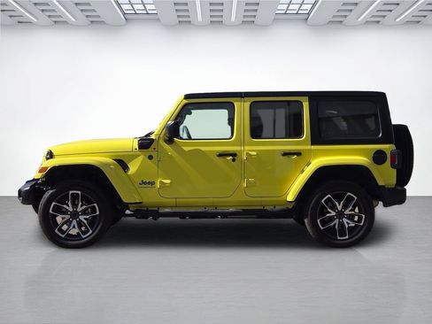 Used 2024 Jeep Wrangler Unlimited w/ Convenience Group AWD/4WD image 7