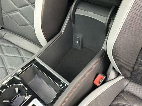 Used 2025 Volkswagen Atlas Peak Edition SE AWD/4WD image 23