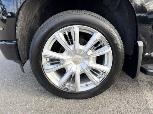 Used 2023 Chevrolet Silverado 1500 High Country w/ High Country Premium Package image 3