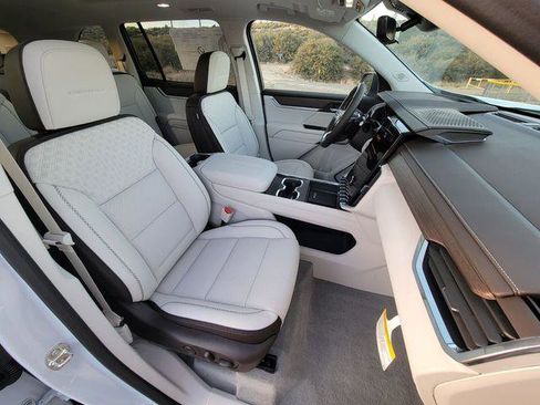 New 2026 GMC Acadia Denali w/ Super Cruise Package image 17