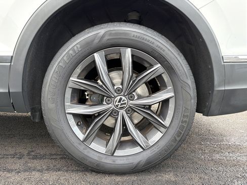 Certified 2022 Volkswagen Tiguan SE w/ Panoramic Sunroof Package image 34